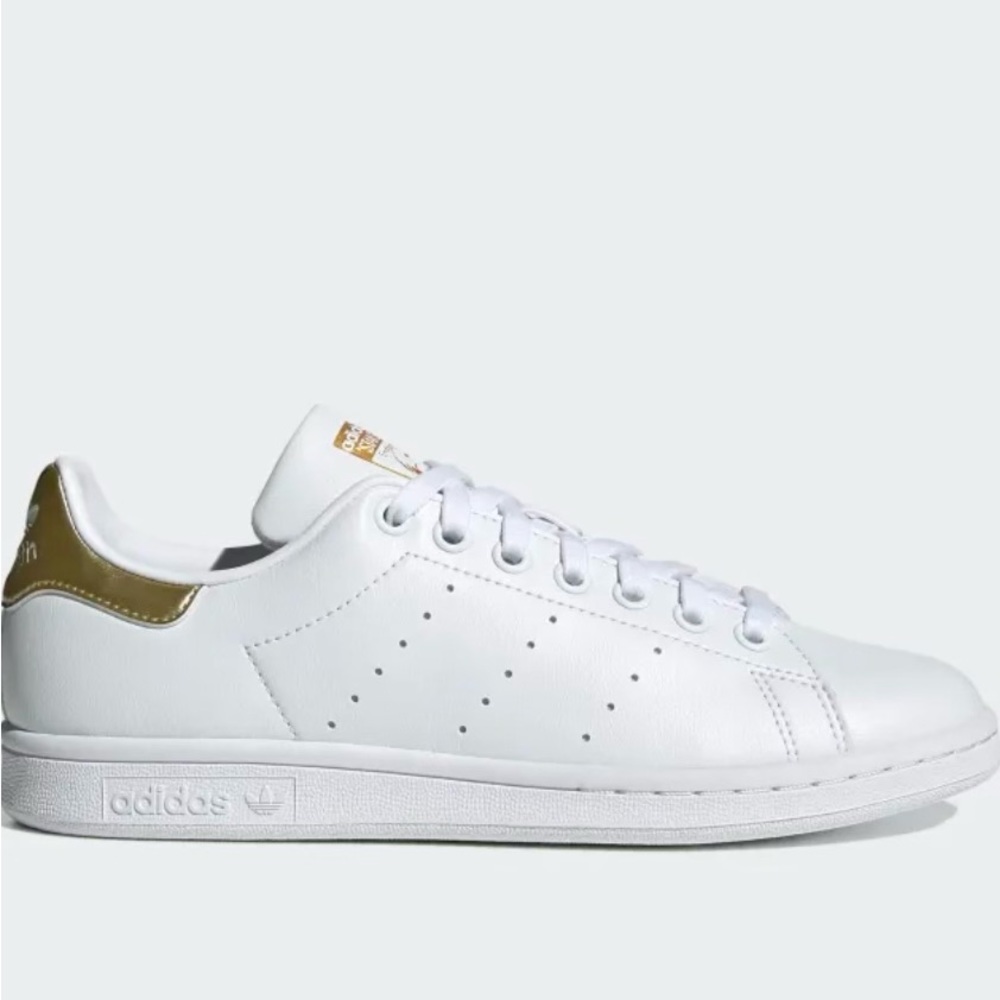 STAN SMITH ADIDAS. WOMEN’S SIZE: 7